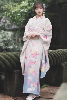 Японская традиционная официальная одежда, кимоно, светло-голубая женская юката, без морщин, без глажки