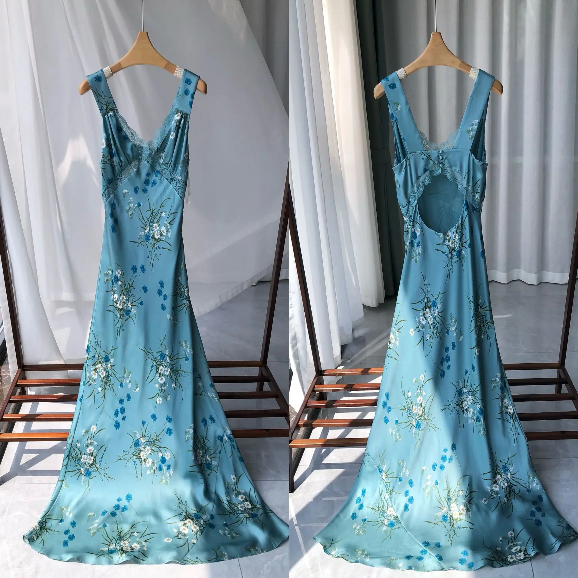 Женское Элегантное Платье Макси из 100% Шелка с кружевной Отстрочкой и Цветочным принтом без рукавов с открытой спиной - 1